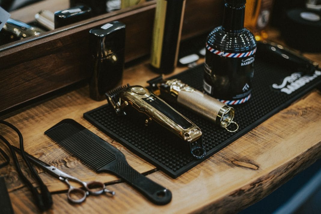 Podstawowy zestaw do domowego groomingu: 5 narzędzi, od których warto zacząć pielęgnację Podstawowy zestaw do domowego groomingu: 5 narzędzi, od których warto zacząć pielęgnację